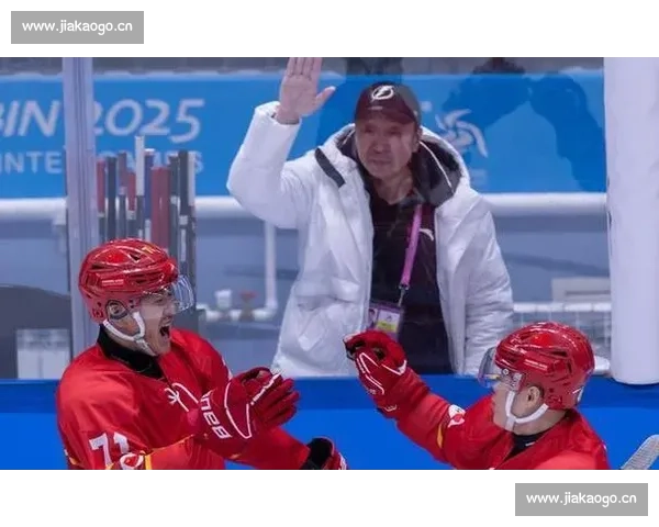 冰球赛事激战正酣 硬碰硬的冰上较量点燃冬季激情